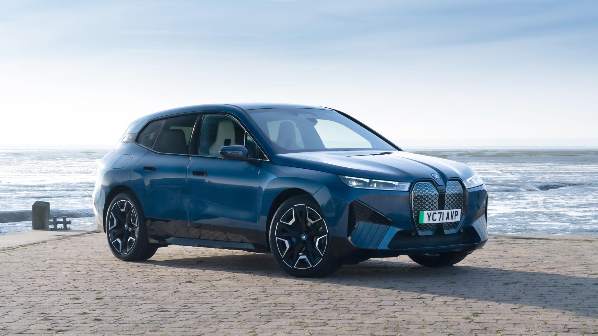 BMW iX Review & Prices 2023 | AutoTrader UK